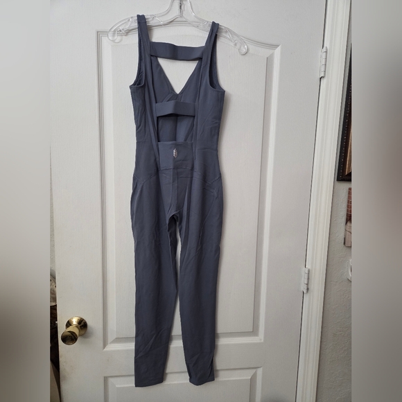 New ~ FREE PEOPLE MOVEMENT ~ Women's Gray Never Better One-Piece Jumpsuit Sz XS - Picture 4 of 6